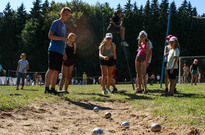 Napínavě rozehraná hra petanque...